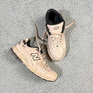 New Balance 2002R Cordura Sand Tan Classic Grandpa Sneaker wmns 8